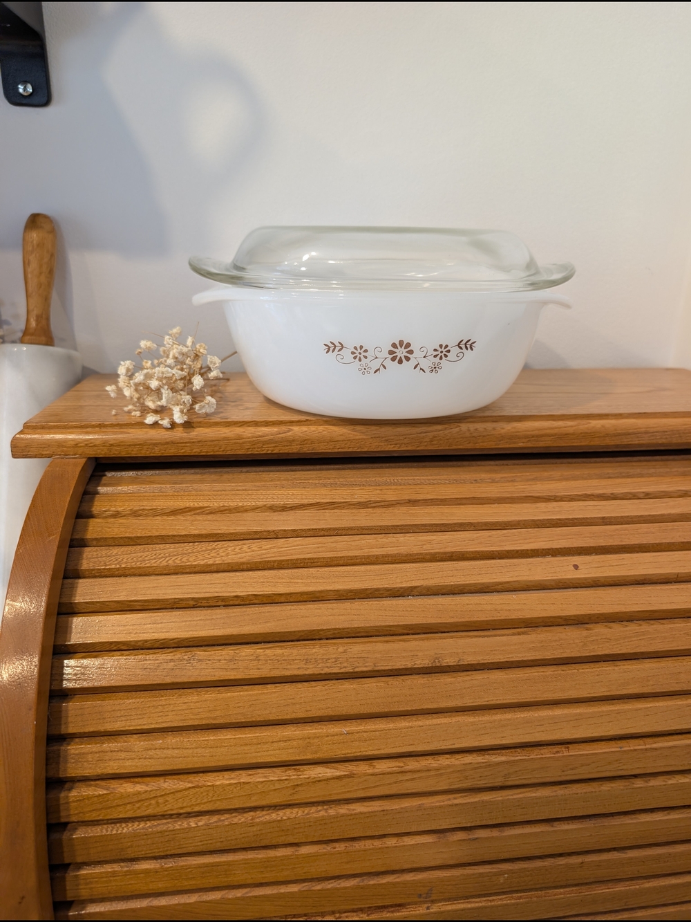 🌼 Vintage Dynaware “Brown Floral” Casserole Dish with Lid — Made in USA